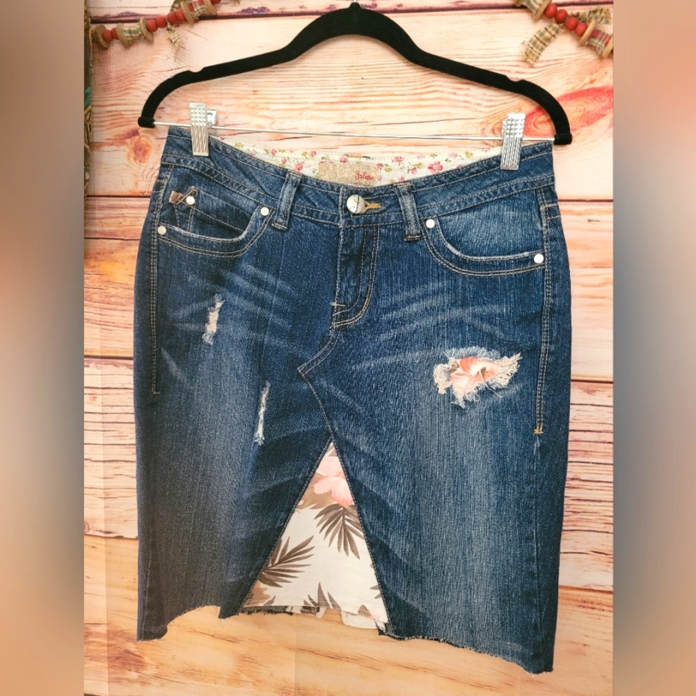 Handmade Upcycled JALATE brand Hawaiian Tropical Vibe Denim Skirt!🌴
